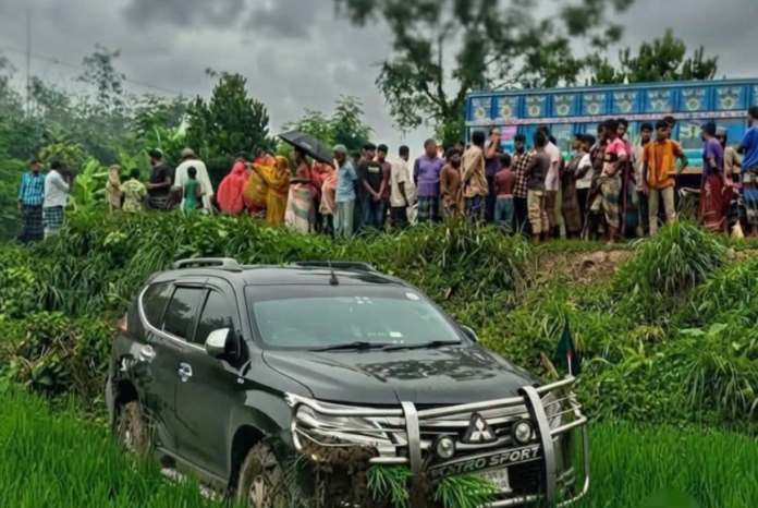 পথচারীকে বাঁচাতে গিয়ে প্রতিমন্ত্রীর গাড়ি দুর্ঘটনা: স্ত্রীসহ ভর্তি হাসপাতালে