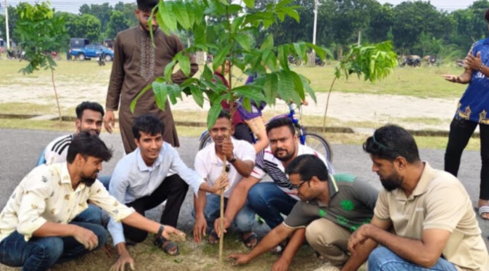 সাইফি রহমানের উদ্যোগে রাজশাহীতে এক ঘন্টায় ৬০০ গাছের চারা রোপণ