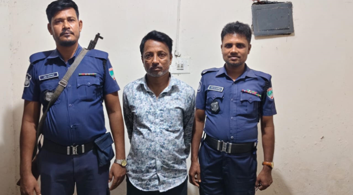 বাগআঁচড়ায় নিষিদ্ধ যুবলীগ নেতা ও ইউপি সদস্য আসাদুল আটক 