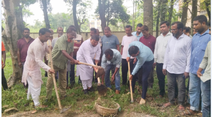 জয়পুরহাটে জেলা পরিষদের উদ্যোগে ডেঙ্গু প্রতিরোধ ও পরিচ্ছন্নতা অভিযান