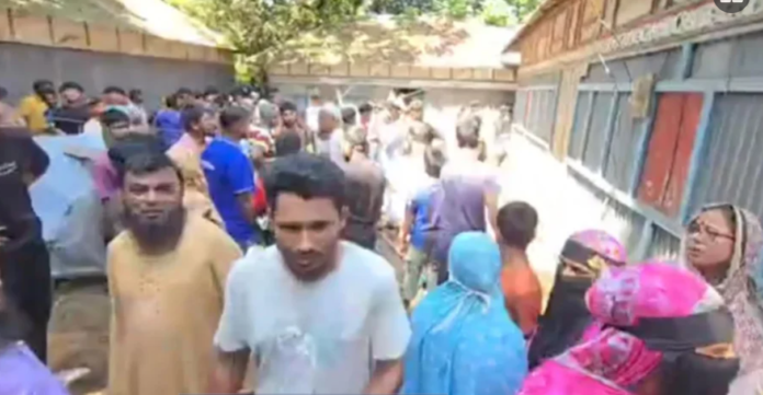 রক্তাক্ত দেবিদ্বার: মা-ভাবিকে কুপিয়ে ও ৮ মাসের কোলের শিশুকে আছড়ে হত্যা