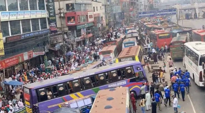 জ্বালানি তেলের দাম বৃদ্ধির প্রভাব: প্রতি কিলোমিটারে ১৭ পয়সা বাড়লো বাস ভাড়া, অতিরিক্ত ভাড়া নিলে রুট পারমিট বাতিলের নির্দেশ