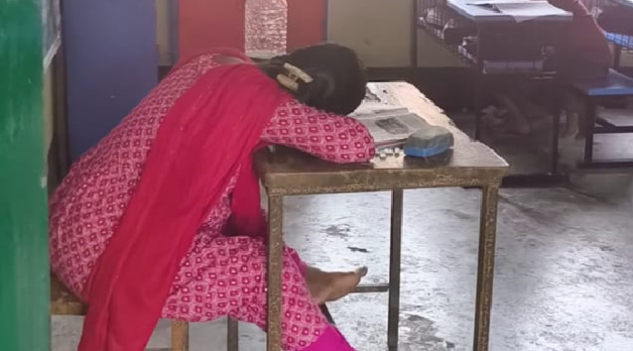 কমলগঞ্জে ক্লাসে শিক্ষিকার ঘুম, শিক্ষক উপস্থিতি নিয়েও অভিযোগ