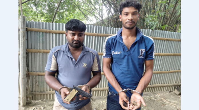 চাঁপাইনবাবগঞ্জের শিবগঞ্জে বিদেশি পিস্তল, ম্যাগাজিন ও গুলিসহ যুবক গ্রেপ্তার