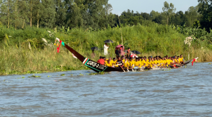সিংগাইরে কালীগঙ্গা নদীতে ঐতিহ্যবাহী নৌকা বাইচ অনুষ্ঠিত