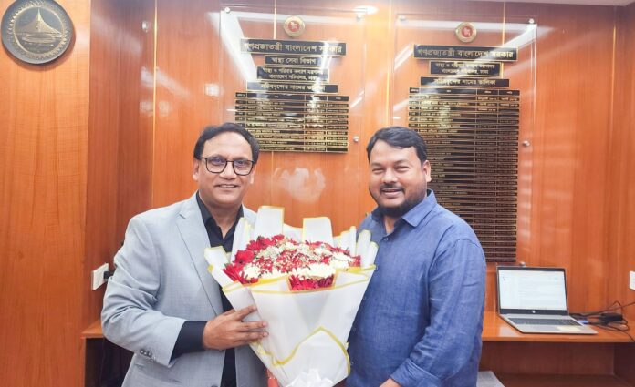 স্বাস্থ্যসেবা উন্নয়নে সচিবের সঙ্গে রাসিক প্রশাসকের মতবিনিময়