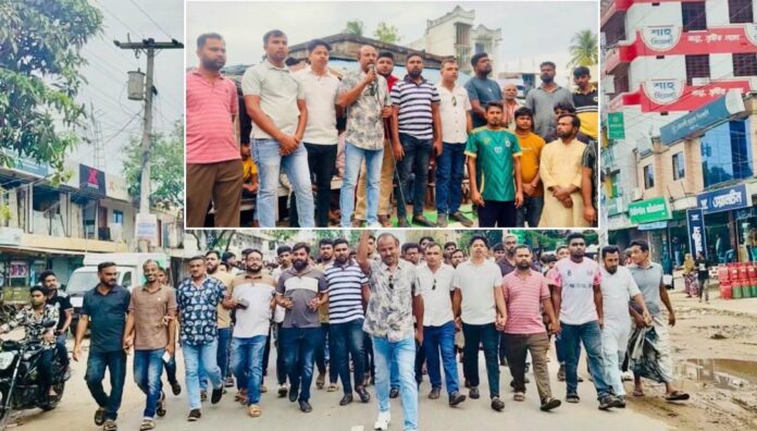 বাগআঁচড়ায় পরিকল্পিত সন্ত্রাসের প্রতিবাদে যুবদলের বিক্ষোভ মিছিল