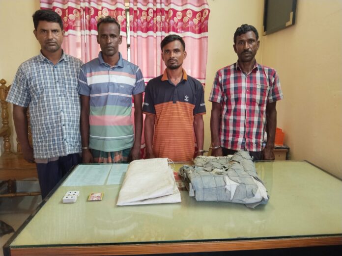 জামালপুরে জুয়ার আসর থেকে আ'লীগ সভাপতি ও ইউপি সদস্যসহ গ্রেফতার ৪
