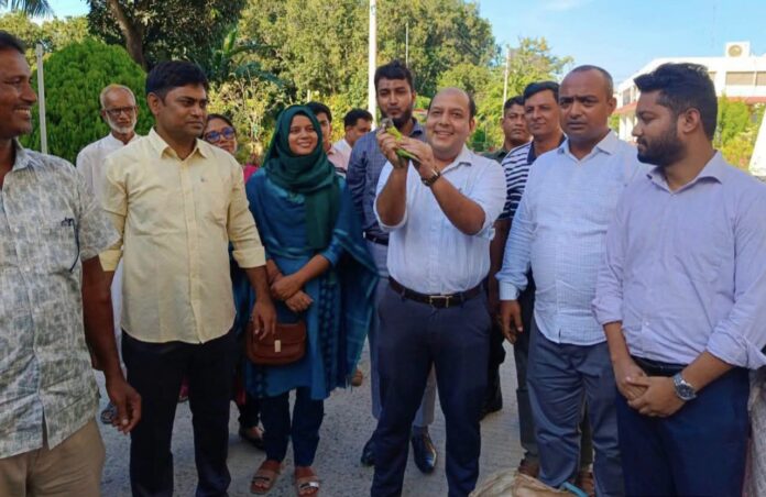চাঁপাইনবাবগঞ্জে ২৩টি টিয়া পাখি অবমুক্ত করেছে সদর উপজেলা প্রশাসন