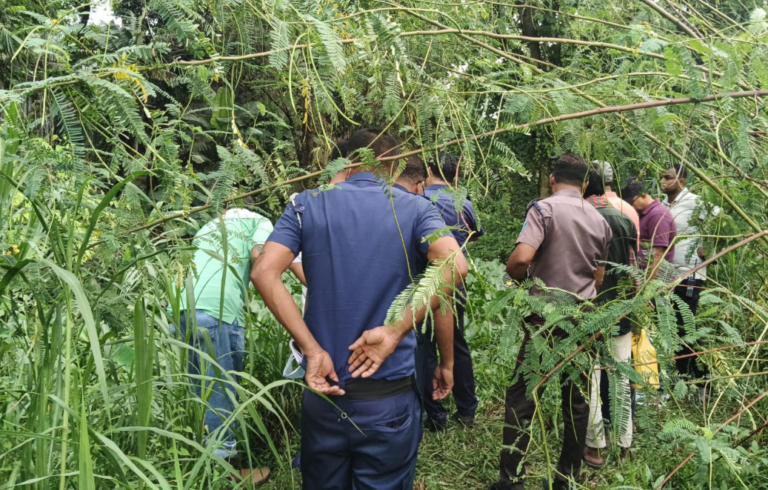 কচুরিপানা থেকে অজ্ঞাত এক কিশোরের গলিত লাশ উদ্ধার
