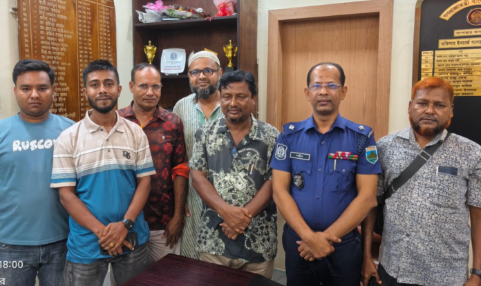 সাপাহারে নবাগত ওসি শাহীন রেজার সাথে সাংবাদিকদের মতবিনিময়