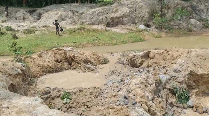 ঝিনাইগাতী গারো পাহাড়ে পাথর-বালু লুটের মহোৎসব, প্রতিরোধের উদ্যোগ নেই