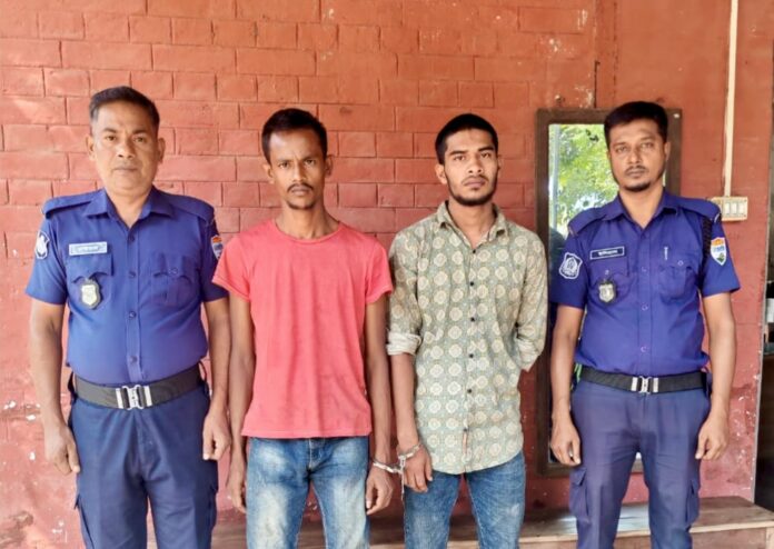 নীলসাগর এক্সপ্রেসের ছাদে যাত্রীর টাকা-ঘড়ি ছিনতাই, গ্রেপ্তার ২