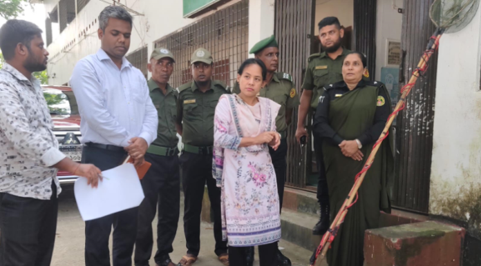 টাঙ্গুয়ার হাওরে ইলেক্ট্রিক শক মেশিন জব্দ,কড়া বার্তা ইউএনও'র