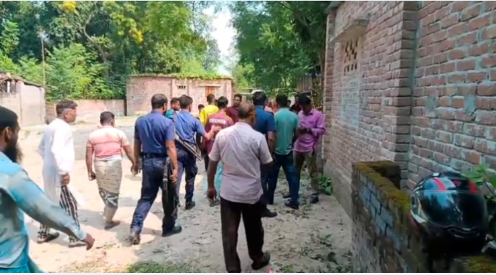 চাঁপাইনবাবগঞ্জে আধিপত্য বিস্তারকে কেন্দ্র করে ককটেল বিস্ফোরণে আহত ২, ১১টি ককটেল উদ্ধার
