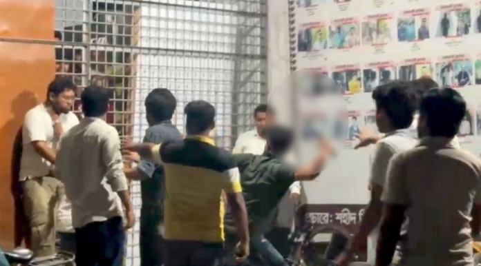 রাবিতে সাংবাদিকদের ওপর ধারালো অস্ত্র ও লাঠিসোটা নিয়ে ছাত্রদলের বর্বর হামলা, রক্তাত ৪ সংবাদকর্মীসহ আহত অন্তত ১০