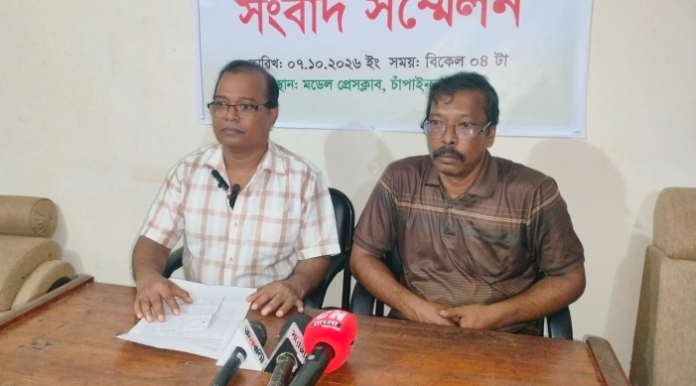 চাঁপাইনবাবগঞ্জে জোর পূর্বক দোকান দখল ও প্রাণনাশের হুমকির অভিযোগ সংবাদ সম্মেলন