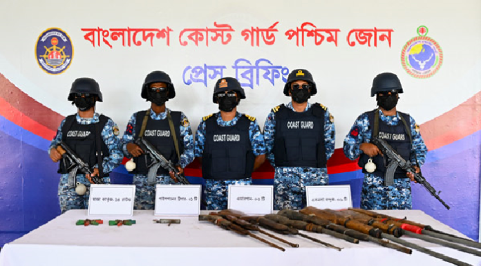 সুন্দরবনে কোস্ট গার্ডের অভিযানে ৬ বন্দুক, ৩ এয়ারগান ও ১৪ রাউন্ড তাজা কার্তুজ উদ্ধার