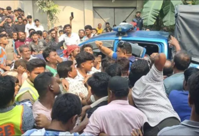 কুষ্টিয়ায় মাদরাসাছাত্রকে বলাৎকারের অভিযোগ: শিক্ষককে রক্ষায় গিয়ে জনতার হামলায় ওসিসহ ৩ পুলিশ আহত, গাড়ি ভাঙচুর