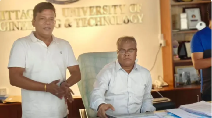 চুয়েটে থমথমে পরিস্থিতি: ২১ ঘণ্টা ধরে কার্যালয়ে অবরুদ্ধ উপাচার্য, ভেতরে অসুস্থ ২ জন