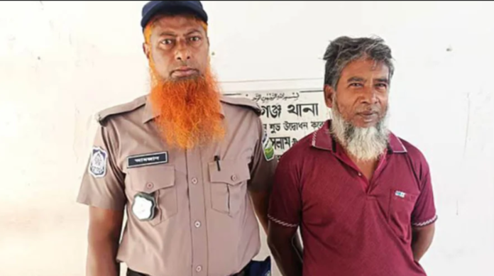 ৫০০ টাকার বাজিতে জীবন্ত শালিক পাখির কাঁচা মাংস চিবিয়ে খেলেন : ভিডিও ভাইরাল হতেই গ্রেফতার