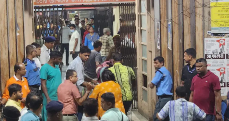 কলকাতার চোরবাগান পূজামণ্ডপে পদদলিত হয়ে ১৭ জনের মর্মান্তিক মৃত্যু