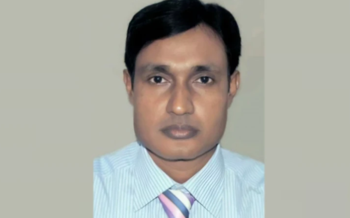 প্রটোকল ভঙ্গ করে প্রধানমন্ত্রীকে জড়িয়ে ধরার চেষ্টায় বিপাকে বিভাগীয় কমিশনার, তাৎক্ষণিক স্ট্যান্ড রিলিজ