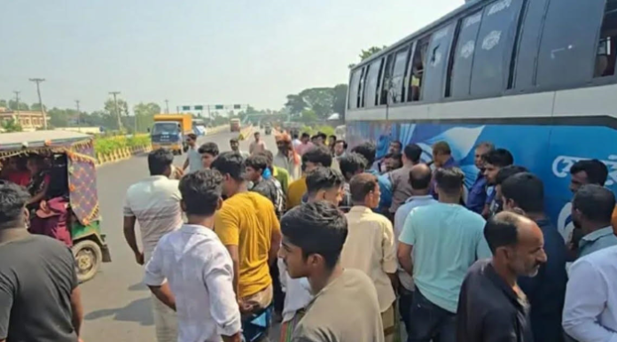 ঢাকা-আরিচা মহাসড়কে বাসের ধাক্কায় একই পরিবারে ২ জন নিহত