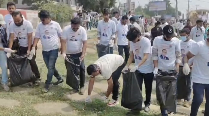 সাগরকন্যা কুয়াকাটা সৈকতে ছাত্রদলের পরিচ্ছন্নতা অভিযান
