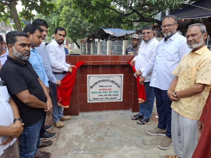 জয়পুরহাটে শহীদ ডা. আবুল কাশেম ময়দানের গেট ও সীমানা প্রাচীর নির্মাণের উদ্বোধন