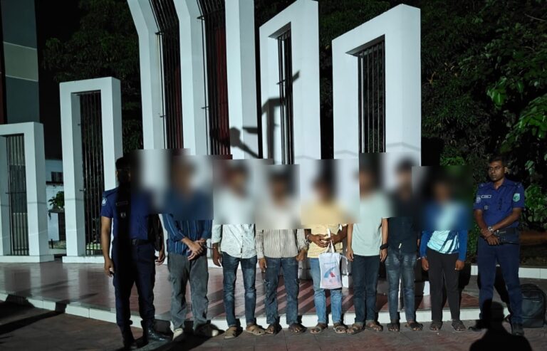 চাঁপাইনবাবগঞ্জে মাদকবিরোধী অভিযানে গ্রেপ্তার ৭, প্রত্যেকের ৩ দিনের কারাদণ্ড