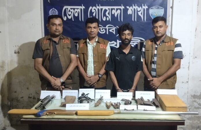 নোয়াখালীতে দেশীয় বন্দুকসহ অস্ত্র তৈরির কারিগর গ্রেপ্তার