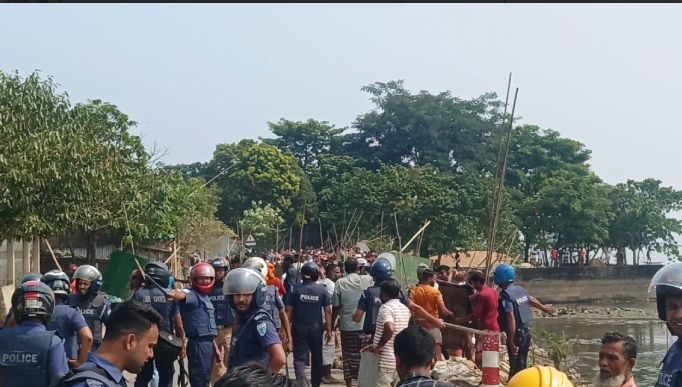 ক্রিকেট খেলার বল অটোরিকশায় লাগাকে কেন্দ্র করে, পাঁচ গ্রামের সংঘর্ষে আহত অর্ধশতাধিক