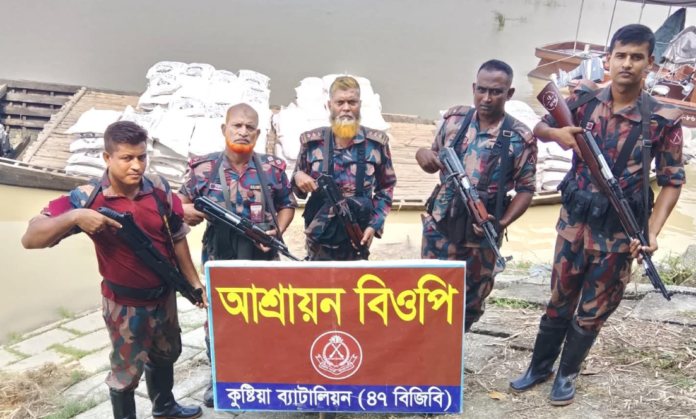 কুষ্টিয়ায় নৌপথে ভারতে পাচারকালে ৯ হাজার ২৫০ কেজি সার জব্দ